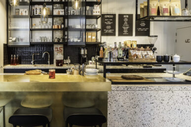 2018 - BS - BE - Brander Café 11 - IN FU - ©Alexandre Van Battel - TAGS restaurant:bar